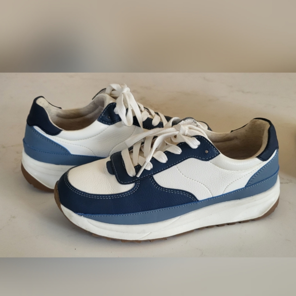 Cushonaire Blue and White Sneakers Size 7W